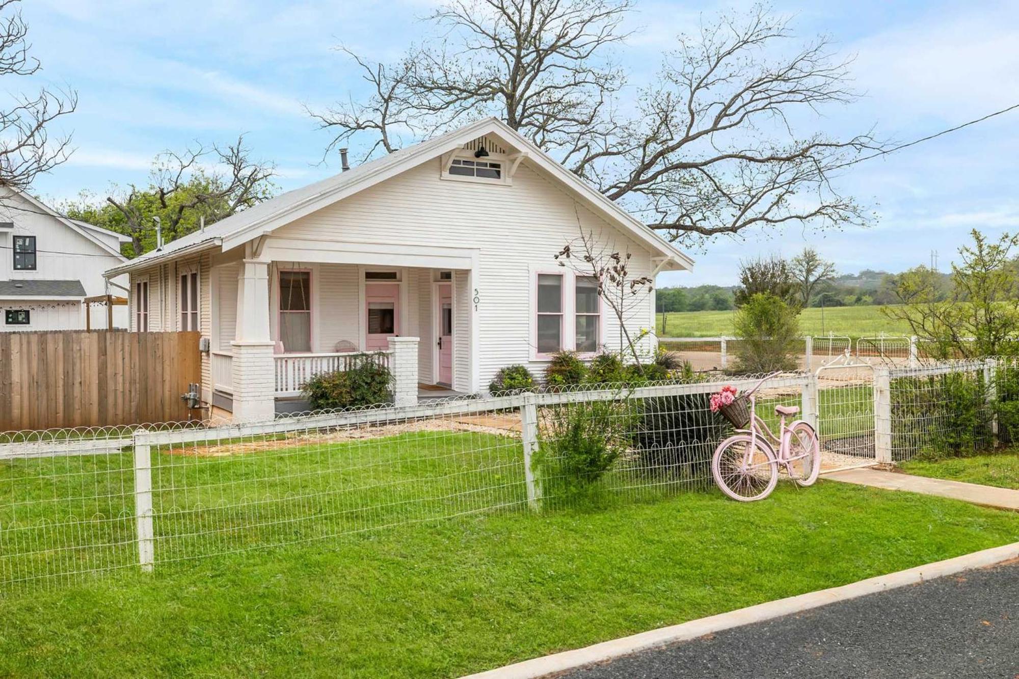 Вилла Pink Duchess - Mins To Main Hot Tub & Fire Pit Фредериксберг Экстерьер фото